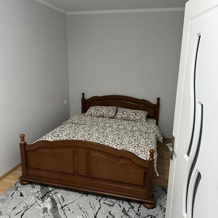 Apartament Str Grenoble Chisináu Exterior foto